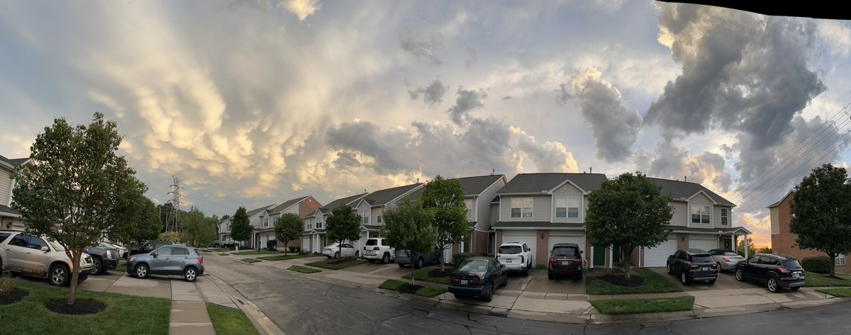 Pretty awesome looking #mammatus clouds over Wilder #cincywx