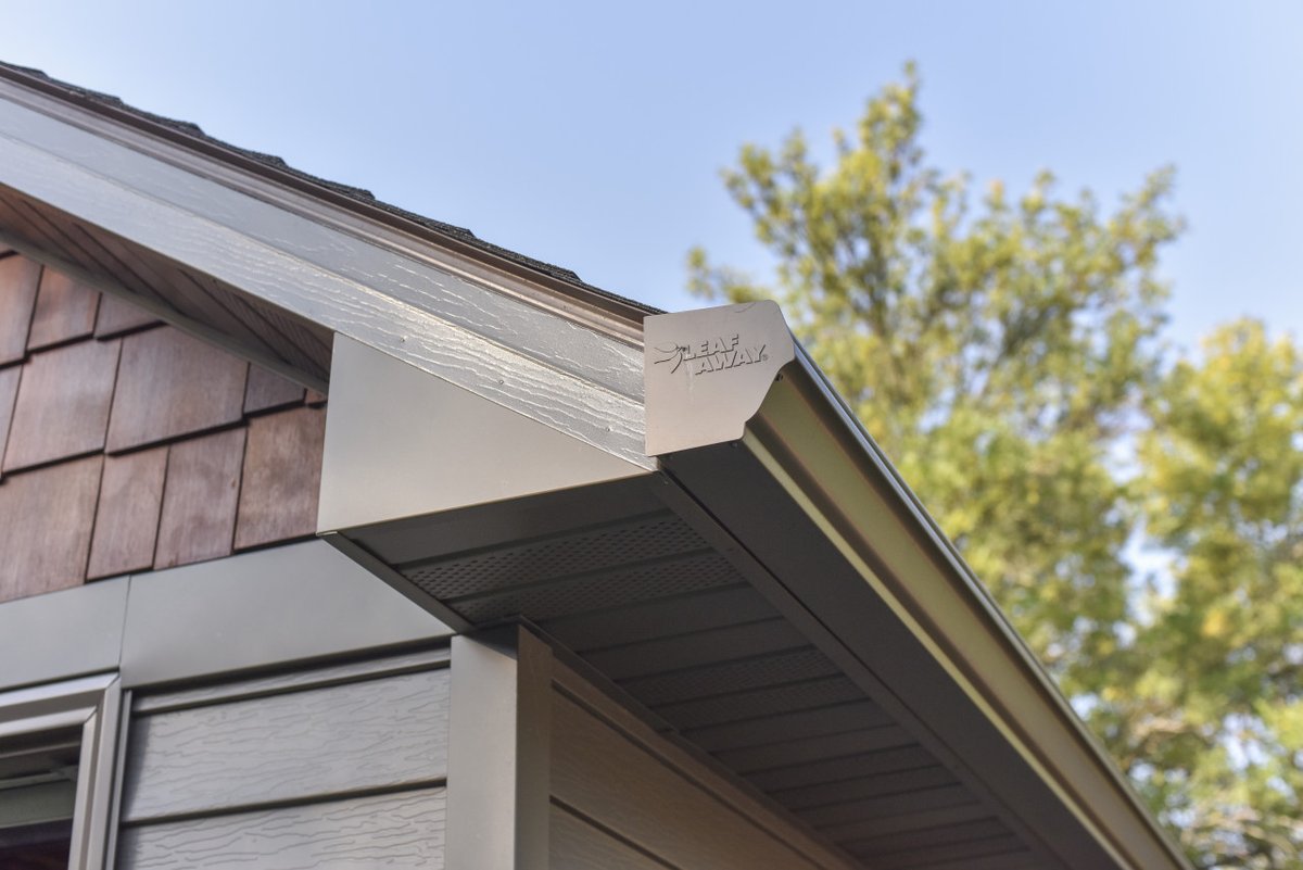 WesternProducts's tweet image. Our gutter protection systems are seamless and custom fit for your home, preventing clogged gutters!

Learn more about our #Leafaway gutter protection system here: bit.ly/3mk37nw 

#gutterprotection #gutterprotectionsystem #seamlessgutters #WesternProducts