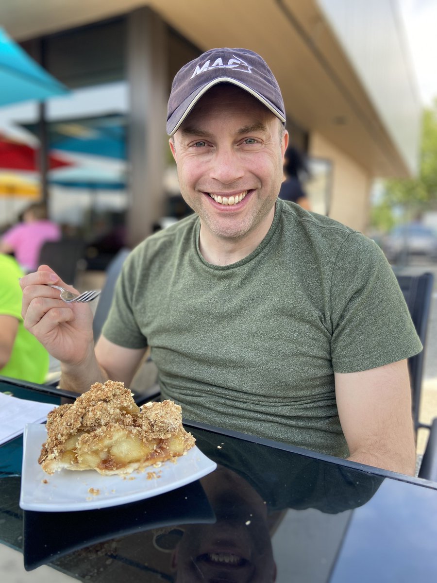 ifly4pie's tweet photo. I fly for pie. Best airport restaurant ever. #iflyforpie #chilliwack https://t.co/F9iLrBmFPt