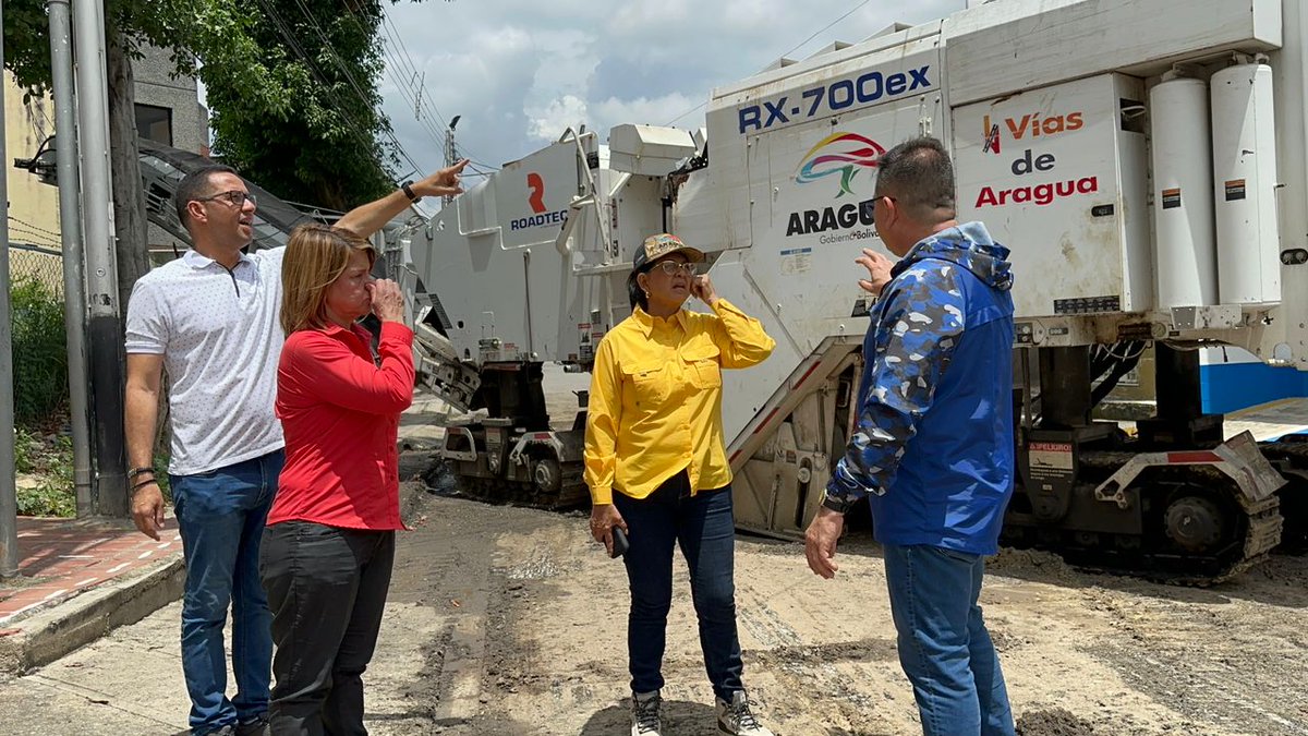 en Bermúdez con Piar, donde construimos aceras y brocales y en los próximos días vamos a colocar el asfalto.

¡Trabajamos Contigo por Sucre!
@NicolasMaduro
#vialidad
#derechoalaciudad
#trabajo
#alcalde