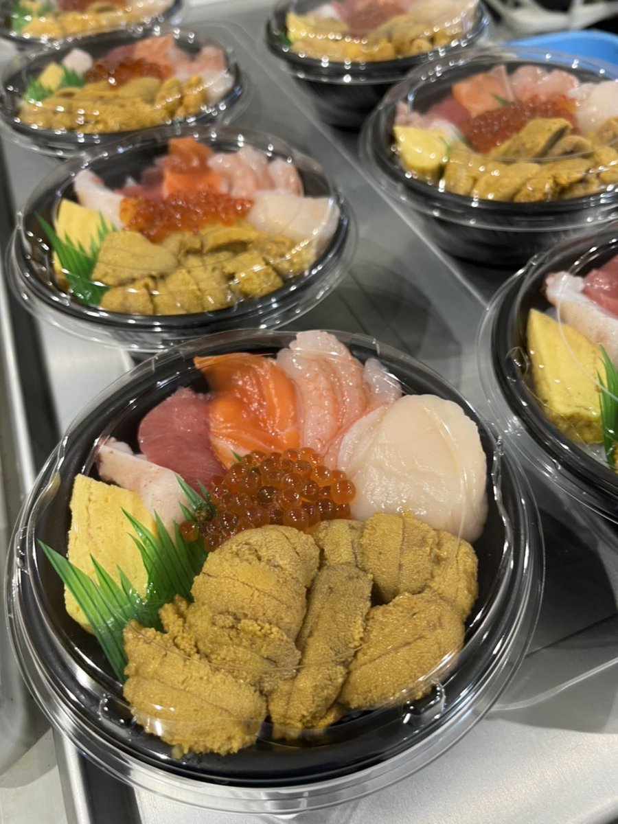 今日の丼‼️本日は数少ないですがやりました！1880円也！