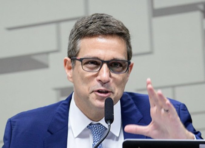 PIB cresceu, bolsa subiu, dólar
caiu, inflação desacelerou e esse 
Banco Central com essa taxa de
juros em 13,75%⁉️PQP‼️😡🤬
O q penso d Roberto Campos Neto? 
Pra mim um Bolsonarista inimigo 
do País! 🤬🤮🤬 Concorda⁉️