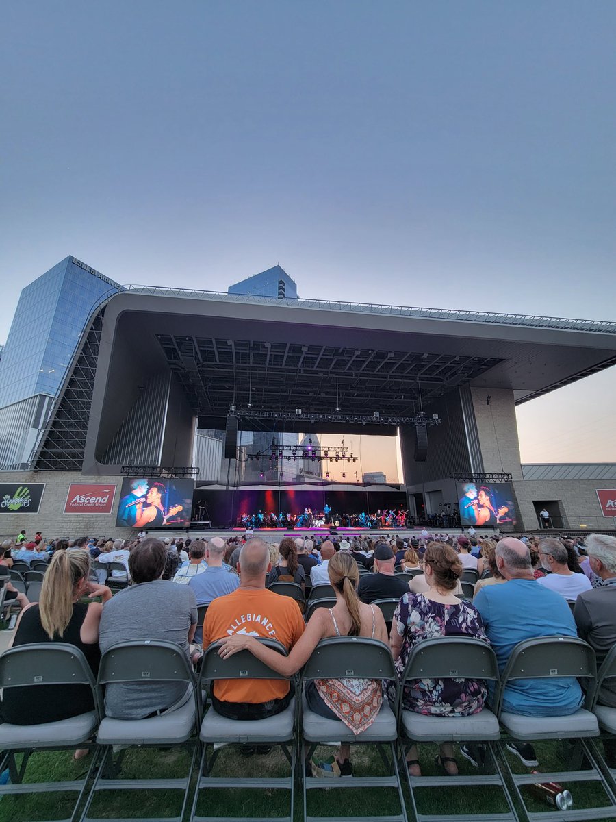 HeatherCramsie's tweet photo. Not a cloud in the sky for The Music of @ledzeppelin with the @nashvillesymph at @Ascend_amp #thankyourockgods @NashSevereWx https://t.co/9SmczcHboV