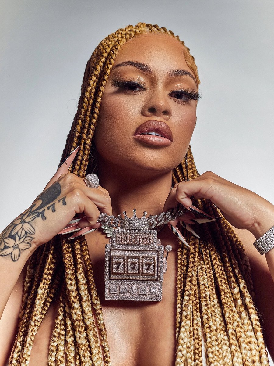 the-female-rap-room-on-twitter-latto-wins-best-female-hip-hop-artist