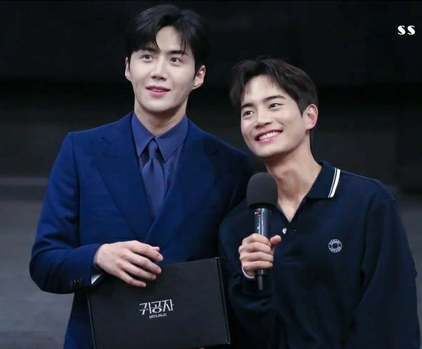 Happy Monday ! Let's start the week with these lovely brothers 💙🤜🤛
#thechilde #KimSeonHo  #KangTaeJu
