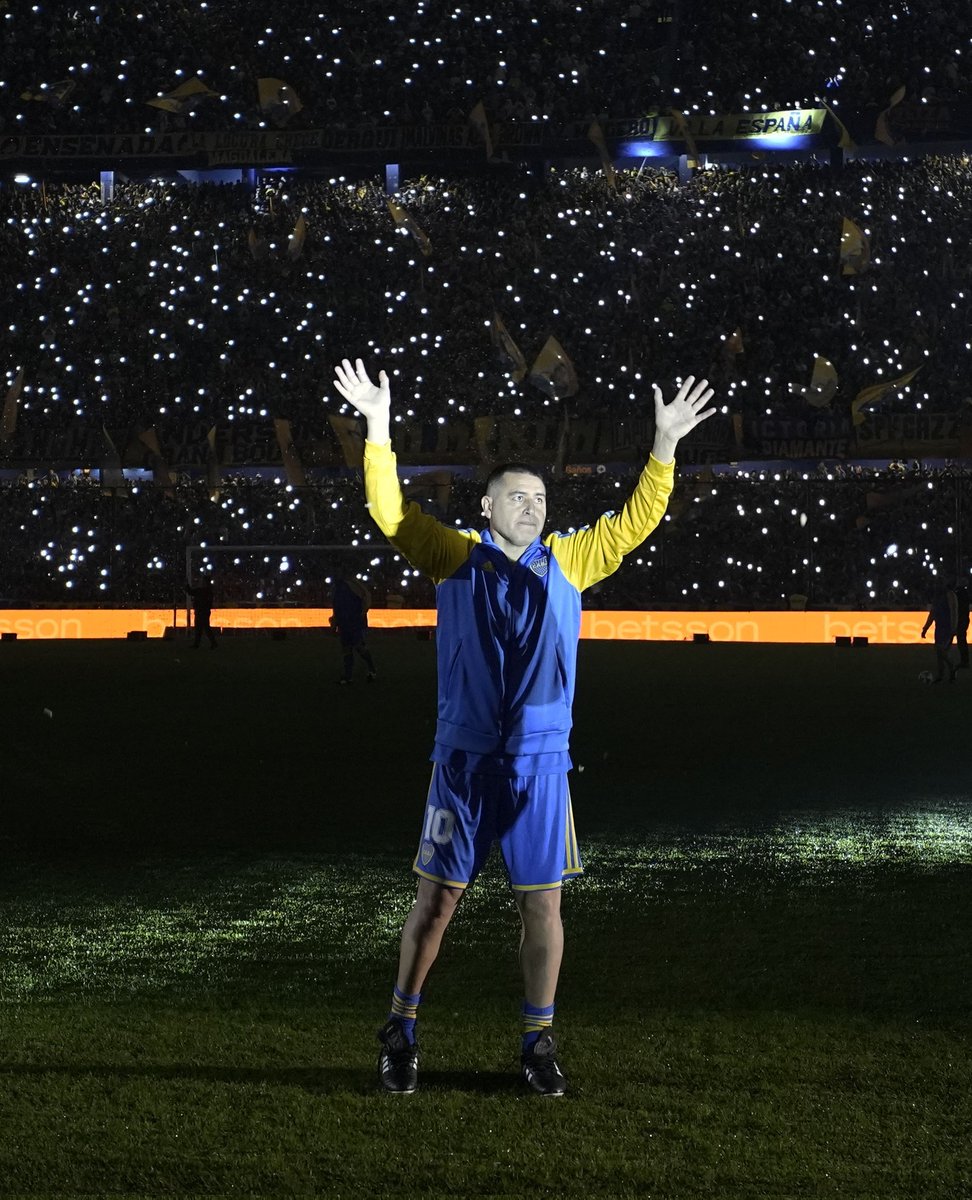 Marcelitoo11's tweet photo. Simplemente gracias Román 👑
Romance eterno 💙💛💙 https://t.co/3YRoksxxM8