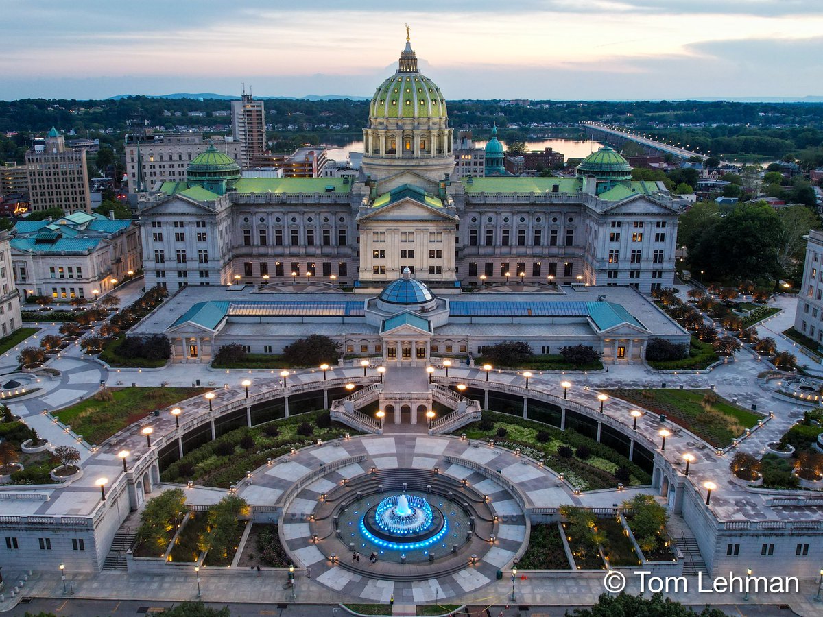 Excellent sunset at the #Pennsylvania Capitol this evening.

#Harrisburg #dronephotography #dji #mavicair2s #harrisburgpa #pawx