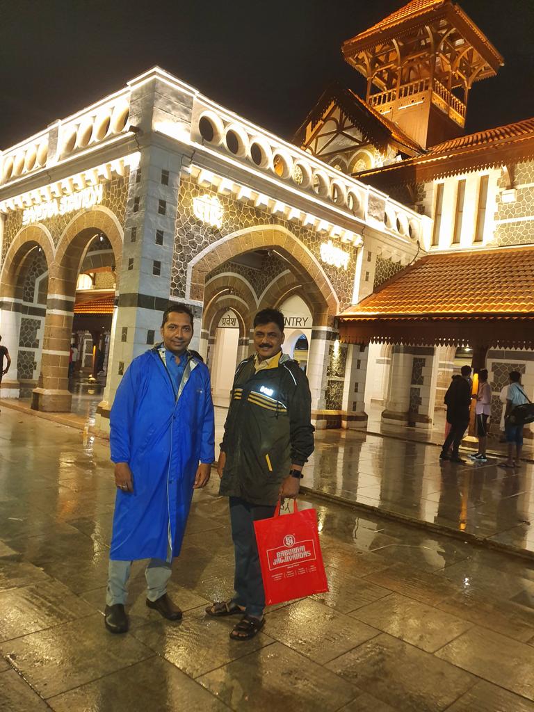 वांद्रे स्टेशन, आजचा प्रवास...!!

#mahalaxmitemple #malabarhill #SouthMumbai #mumbai400026 #mumbai #maharashtra #india #MaharashtraNews