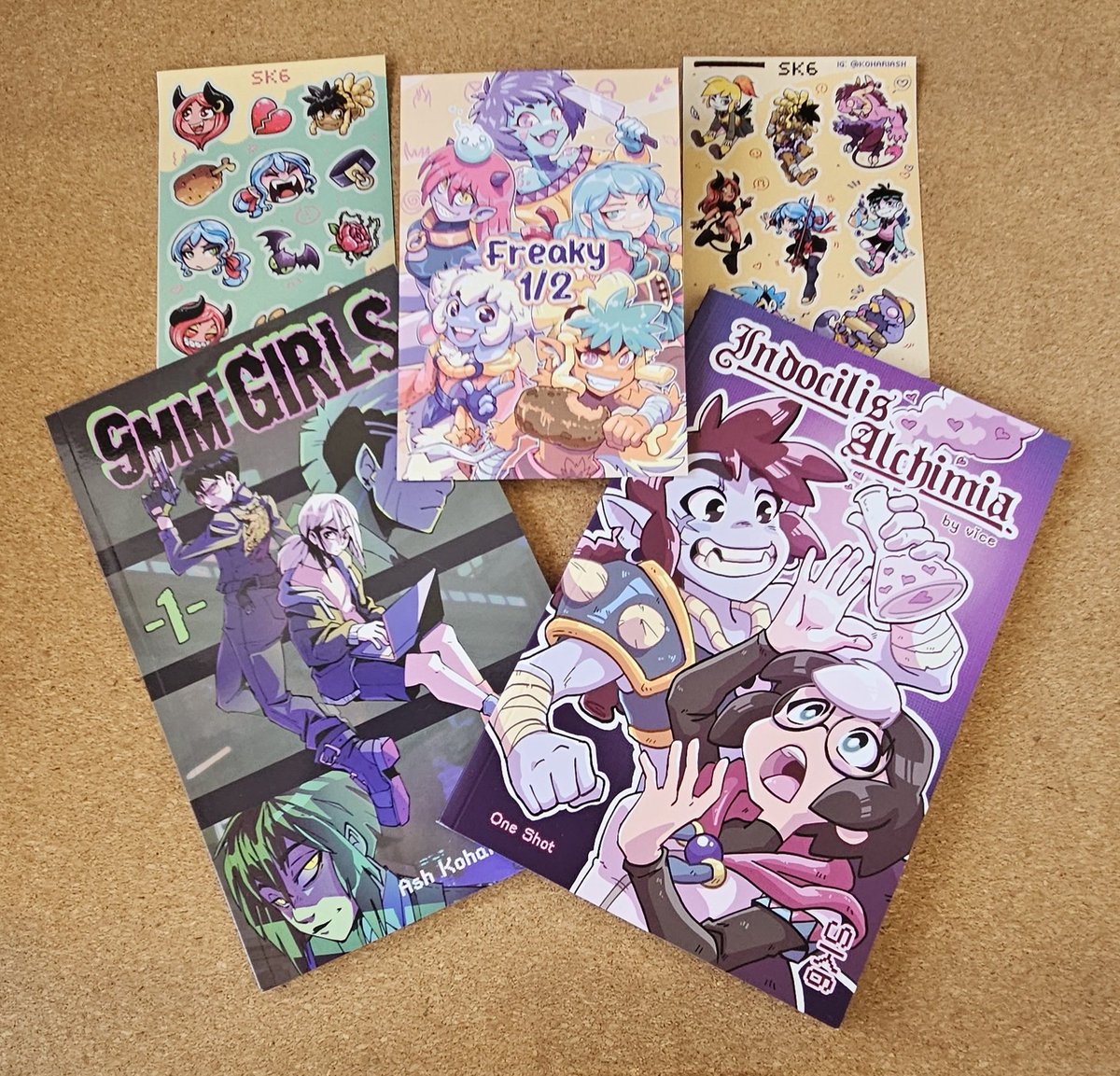 TamiBabi_'s tweet photo. My books came! Thank you @sk6vice &amp; @KohariAsh! The message and the stickers made me so happy 🥰 The books came out so wonderfully! ❤️ https://t.co/thBPQHwszy