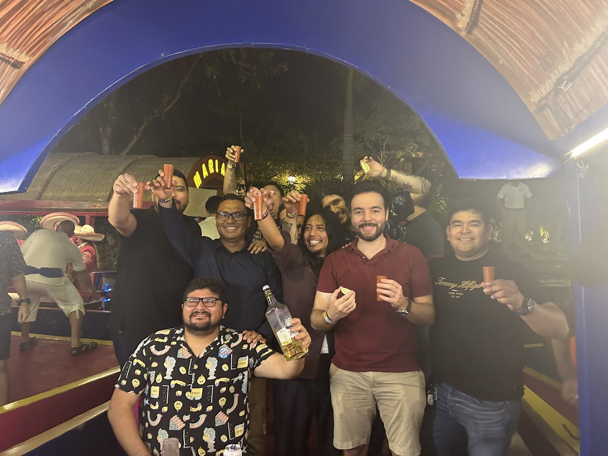 Pant0jAzz's tweet photo. El alcohol no puede hacerte feliz. Pues no veo a nadie triste en estas
Fotos eh. https://t.co/U2ttJaMdhF