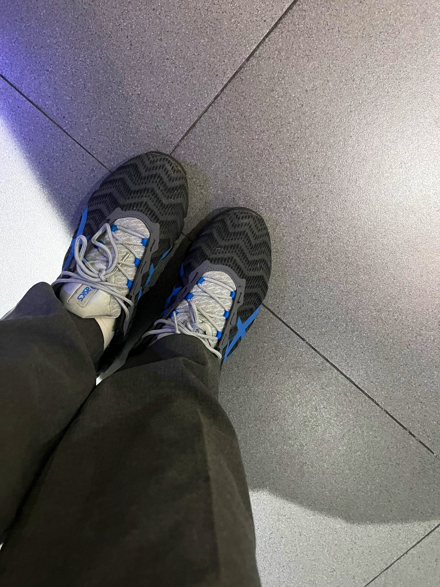 efenerr's tweet image. daripada cape liat timeline isinya orang berdebat, bagaimana kalau kita ramaikan dengan foto sepatumu?

ayo #UnggahSepatumu di senin yang cerah ini

Asics Gel Quantum untuk hari senin yang sibuk. 😄