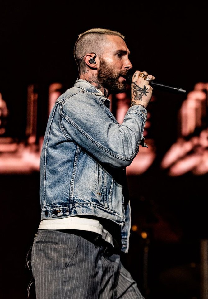 📸 | Adam Levine at Maroon 5 concert in Amsterdam, Netherlands tonight.