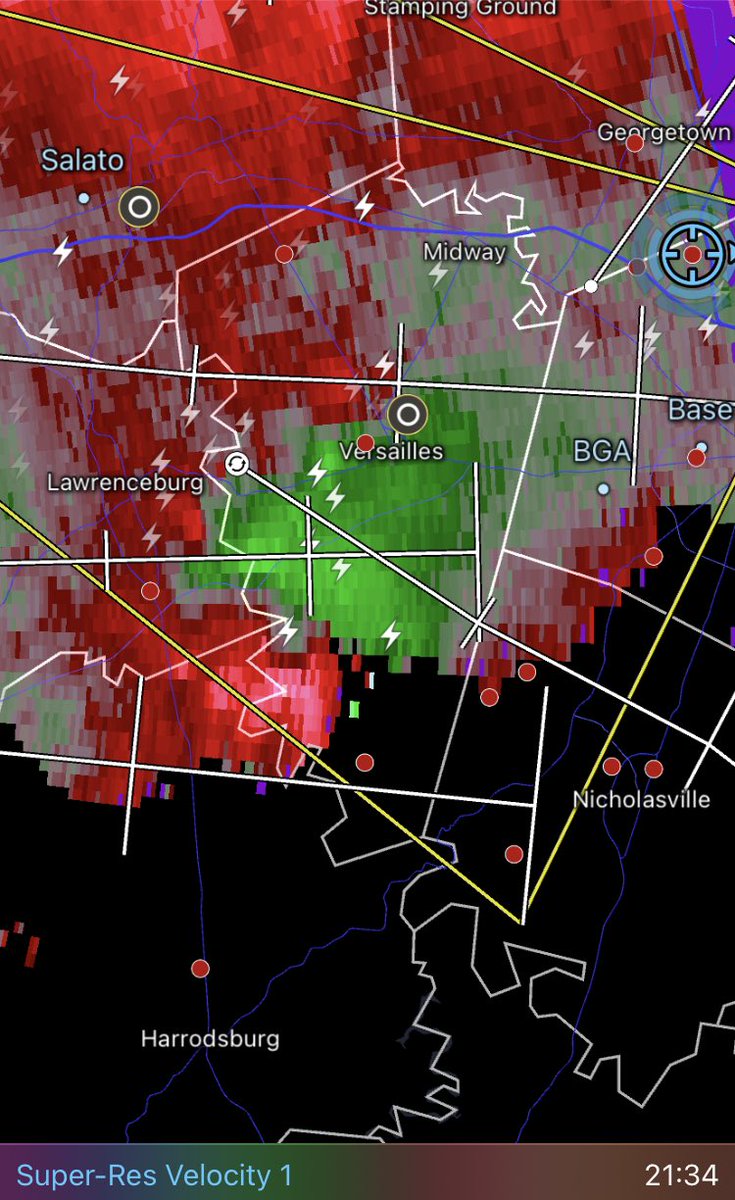 I don’t like this storm. Heading towards Nicholasville #kywx Large hail possible, watching the rotation very carefully.