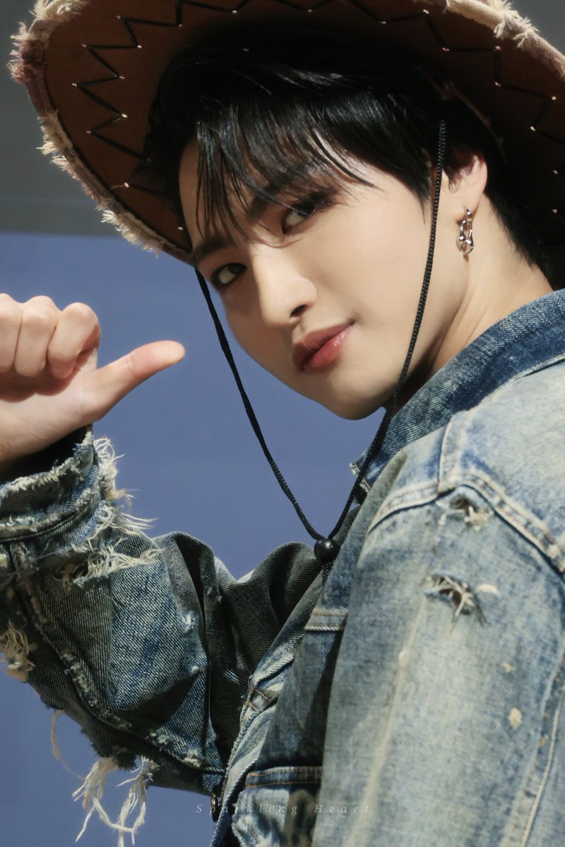 230625

Cowboy엔요 너무 좋다🤠💖

#에이티즈 #ATEEZ #성화 #SEONGHWA