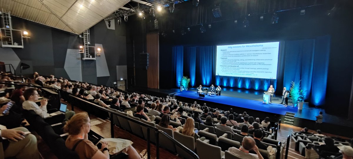 Opening of the 3-day conference @imig2023: more than 500 participants in @LilleGrandPalai from all over the world. #IMIG2023 #mesothelioma #clinicaltrials #research #asbestos Welcome speech by @ScherpereelA