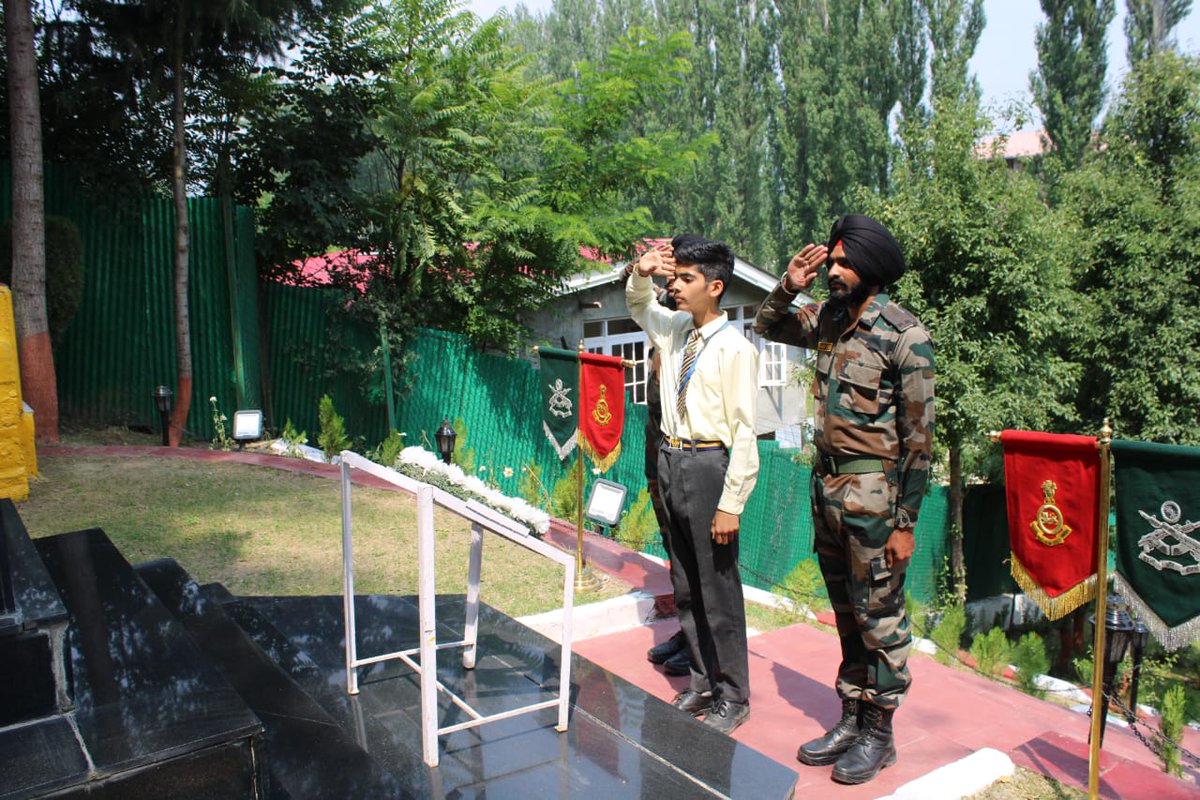 SWM_Baramulla's tweet photo. #Sikhwarmemorial visited by #buddingbloomschool in #baramulla 
Organized by #BaramullaRashtriyarifles

#464646 https://t.co/tAaaVDuWSd