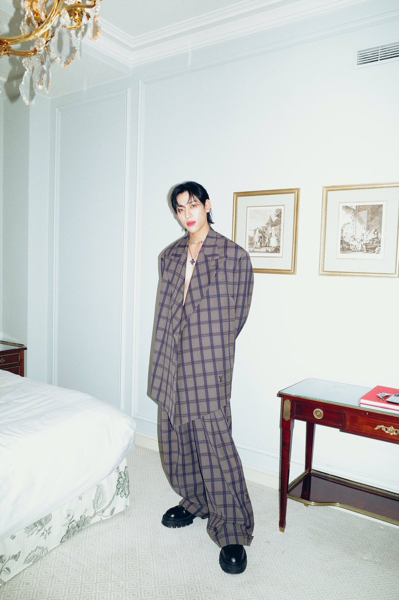 [#BBPIC📸]
⠀
𝓑𝓪𝓶𝓑𝓪𝓶 𝓧 𝓛𝓸𝓾𝓲𝓼𝓥𝓾𝓲𝓽𝓽𝓸𝓷
⠀
Louis Vuitton Men’s Spring-Summer 2024 Show⠀
⠀
#뱀뱀 #BamBam
#LVMenSS24 #LouisVuitton