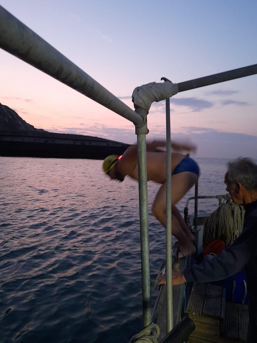 MasterpieceCha2's tweet image. Swims underway.