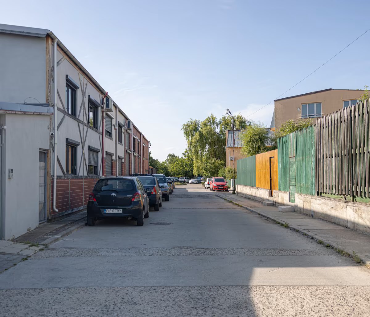 Jag och <a href="/MagnusWennman/">Magnus Wennman</a> har följt Andrew Tates spår i Rumänien. 

Första delen: utanför influencerns hus i en förort norr om Bukarest kastar sig ynglingar ner på marken och gör armhävningar, som en hommage: aftonbladet.se/nyheter/a/VPLm…