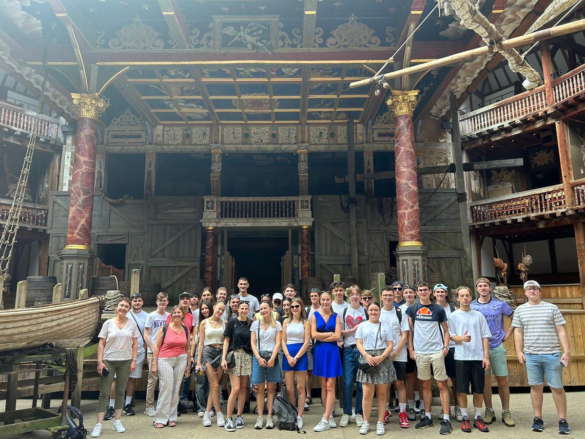 Voyage de fin d’année pour les classes prépa 1ere année <a href="/lycee_pergaud/">lycee.pergaud</a> .  découverte du théâtre de Shakespeare à Londres <a href="/acbesancon/">Académie de Besançon</a> <a href="/drareicbfc/">Relations Internationales Région académique BFC</a>