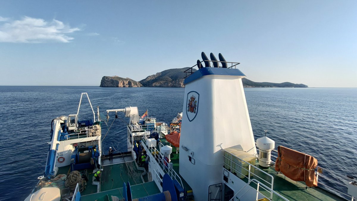 ECOBRED_COB's tweet photo. Empezamos la semana con el tercer día de la campaña #MEDITS 2023 #GSA5 #Mallorca #Menorca #FEMPA. Muestrearemos fondos entre 50 y 200 metros de profundidad, entre Port d'#Andratx y Badia de #Palma. https://t.co/7dQjN0L6yG