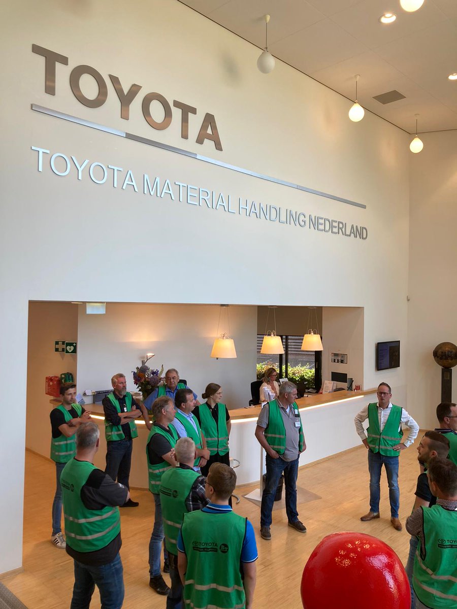 Op 15 juni hebben leden van NEBRIN een bezoek gebracht aan Toyota Material Handling te Ede. Het ging over een hoge vorm van automatisering, intern transport, de energietransitie en marktontwikkelingen. Interessant!
#transport #intern #automatisering #techniek #branchevereniging