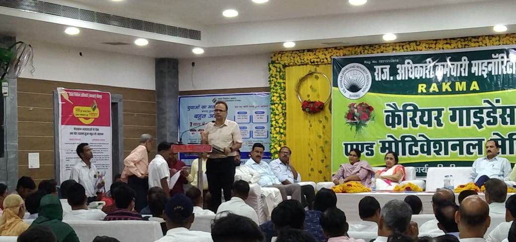 DEODholpur's tweet photo. #ECI #Mission75 #Youthchalabooth #Govote #vote4sure
राजस्थान अधिकारी कर्मचारी माइनॉरिटी एसोसिएशन, रकमा के द्वारा आयोजित कैरियर गाइडेंस एवं मोटिवेशनल सेमिनार में जिला निर्वाचन अधिकारी द्वारा मतदाता जागरूकता हेतू संबोधन एवं  EVM-VVPAT का Hands on
@CeoRajasthan @SpokespersonECI https://t.co/mTPnYYTGqW