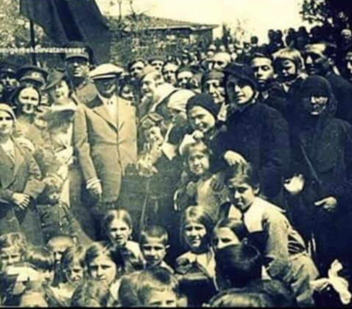 Yaveri, “paşam korumasız gitmeyin”
Atatürk “hayır, o icraatlarından emin olmayanların işidir, ben halkıma güveniyorum.”  

♥️♥️♥️