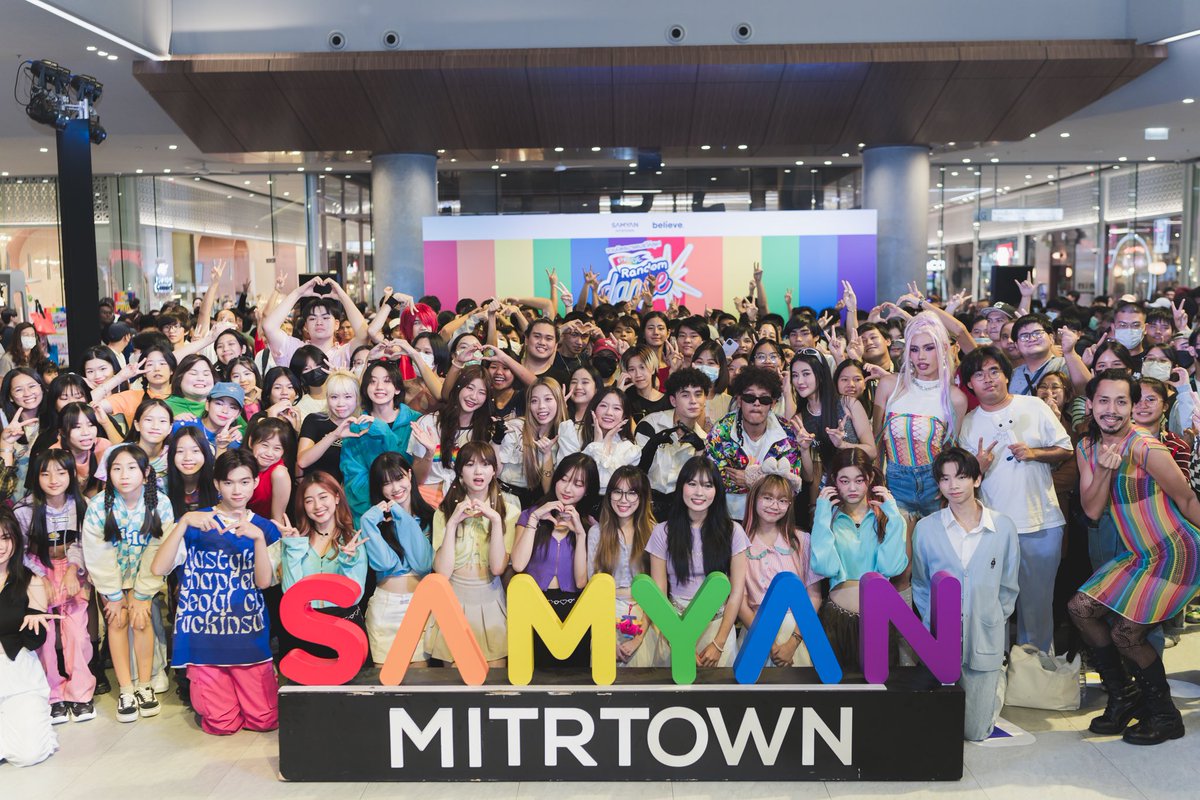 ClubAfterClass's tweet image. Pride Month SAMYAN Mitrtown X Believe x เด็กแคค🏳️‍🌈🌈

Random Dance กับทุกคนสนุกมากกก แบบกอไก่ล้านตัวเลยย🫶🏻✨

ขอบคุณสามย่านมิตรทาวน์และ Believe ที่ชวนพวกเราไปสนุกกับทุกคนนะคะ🥺✨

📸ขอบคุณรูปภาพจากคุณ tosphotograph ค้าบ

#samyanmitrtown #randomdance #clubafterclass #เด็กแคค