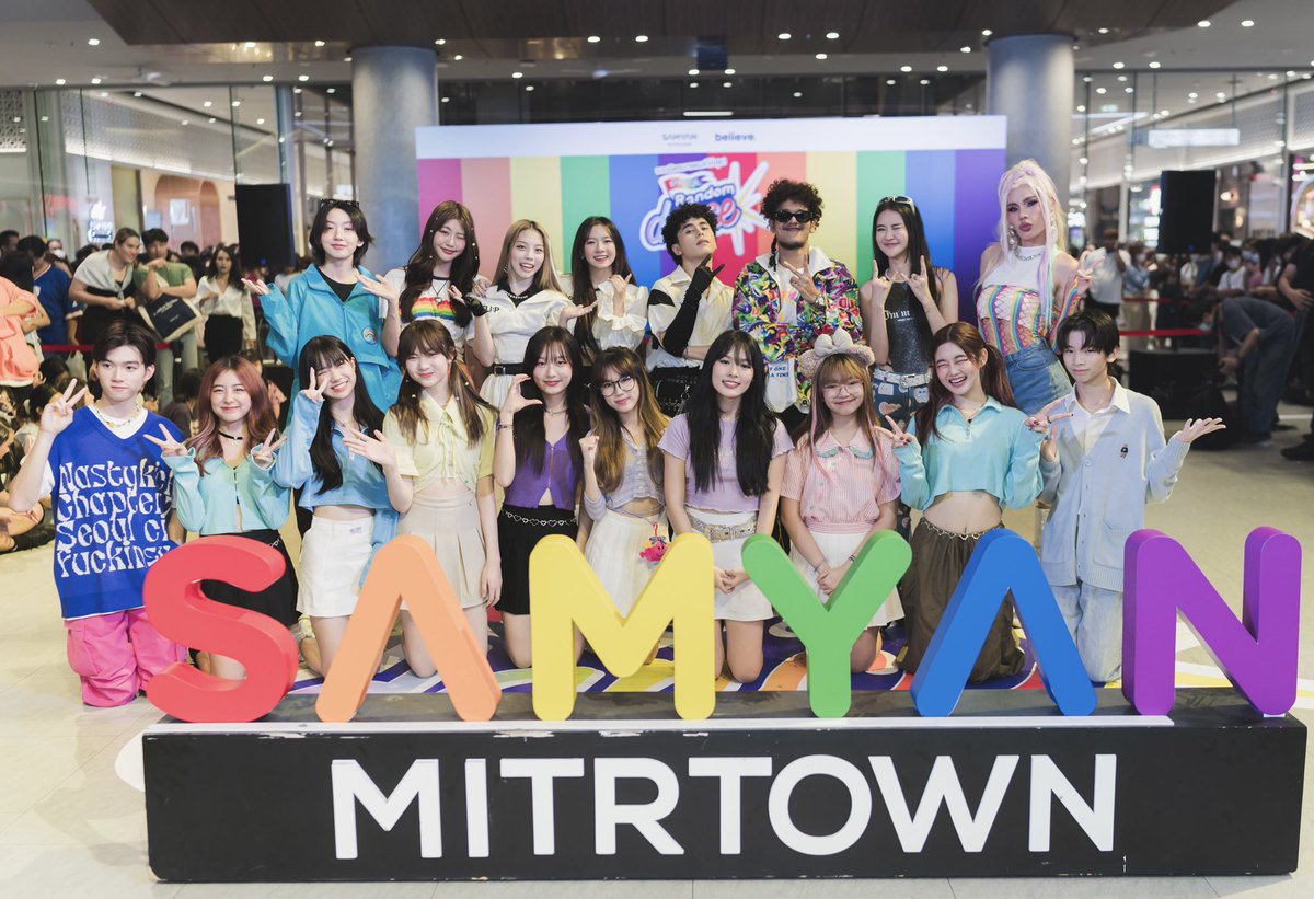 ClubAfterClass's tweet image. Pride Month SAMYAN Mitrtown X Believe x เด็กแคค🏳️‍🌈🌈

Random Dance กับทุกคนสนุกมากกก แบบกอไก่ล้านตัวเลยย🫶🏻✨

ขอบคุณสามย่านมิตรทาวน์และ Believe ที่ชวนพวกเราไปสนุกกับทุกคนนะคะ🥺✨

📸ขอบคุณรูปภาพจากคุณ tosphotograph ค้าบ

#samyanmitrtown #randomdance #clubafterclass #เด็กแคค