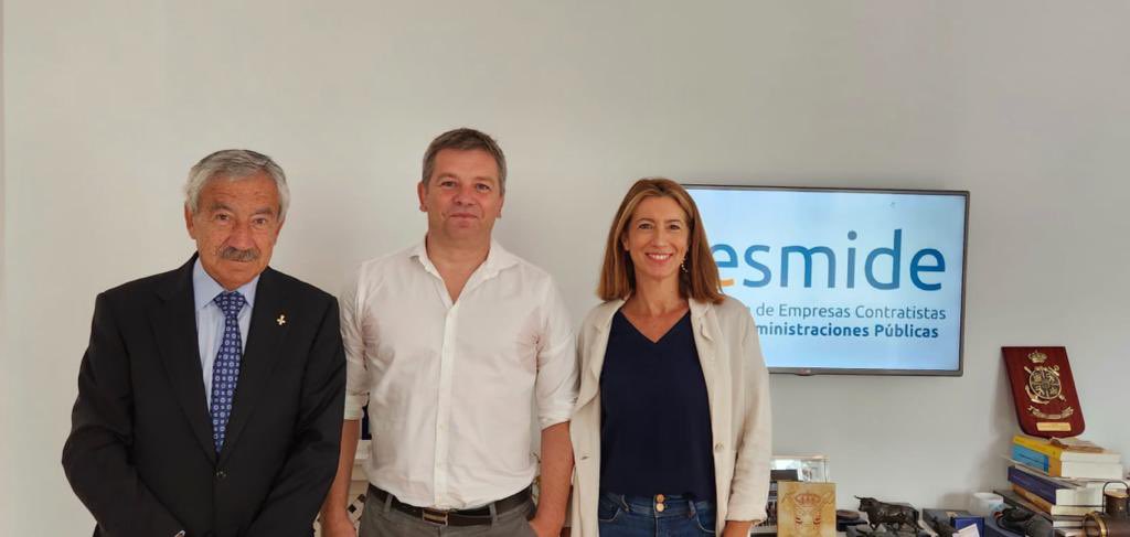 Asemeco1's tweet photo. Nuestro presidente se reúne con con AESMIDE, cuyo objeto es servir de interlocutor entre las empresas de servicios/suministros y el Ministerio de Defensa español, para valorar alianzas de cara a cubrir las necesidades que surjan por la Base Logística del Ejército de Tierra. https://t.co/XLAtjwFSxJ