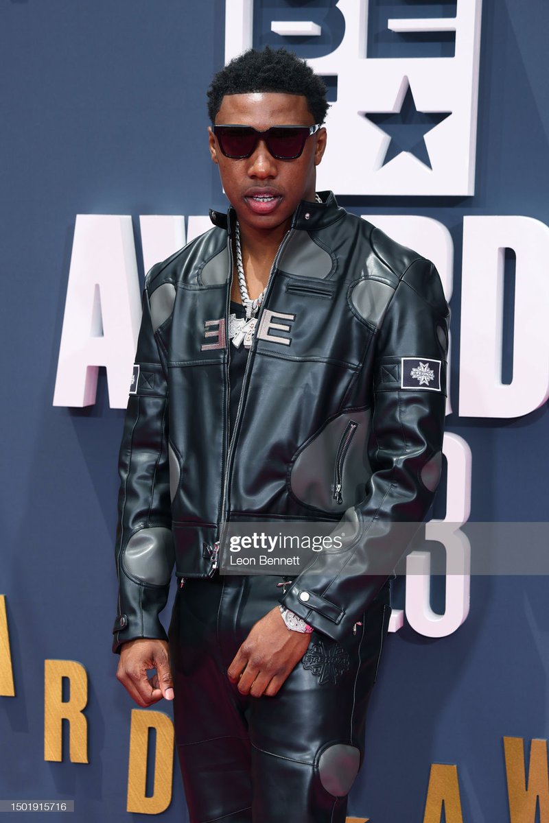 rob49up's tweet photo. BIG49! 🦅 #BetAwards2023 #BETAwards https://t.co/e4j6DtCJkE