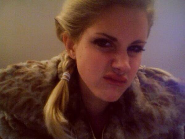 greatestptl's tweet photo. lana del rey aka lizzy grant https://t.co/yCIhhkgSFj