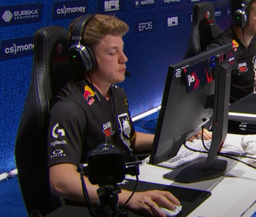 matus1919's tweet photo. @TeamRazer @mousesports @FROZENNcs G2 jks @ Blast Premier Spring Final with the deathadder v3 pro #RazerSpotAPro https://t.co/jRxCqIzScv