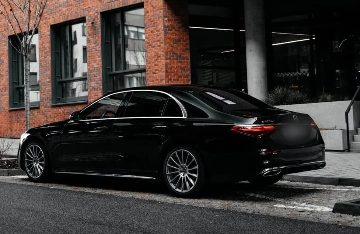 Luxury and Convenience: The Top Benefits of Booking a Zurich Limo

Read more: limousinehire.ch/blogs/luxury-a…

#airporttransfer #limousineservicesinzürich #privatechauffeurs #privatelimousine #zurichairporttransfer #zurichlimousineservices