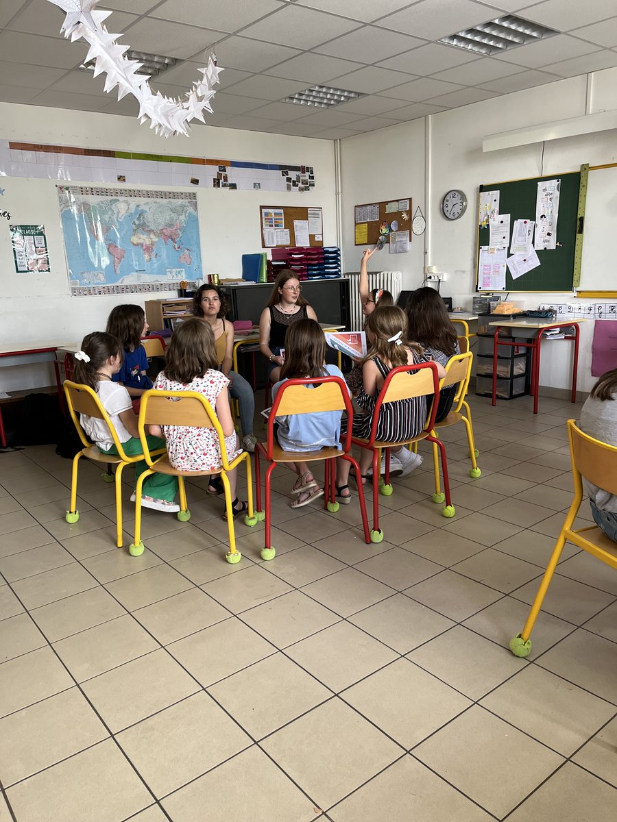 👏Nos étudiants en école primaire pour sensibiliser les plus jeunes sur leur relation avec le #numérique📲💻 #écran #enfant #usage #digital #sensibilisation #communication #IUT @UBS_universite @lesIUT www-actus.univ-ubs.fr/fr/index/artic…