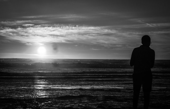 ' Sunset Soloist '

#OlympicImagery #SunsetSoloist #Nikon #NikonD3400 #NikomPhotography #Lightroom #LightroomMobile #Ocean #OceanPhotography #SunSet #Sunsets #BNWSunset #BNWSets #BlackAndWhitePhotography #OceanShores #OceanShoresWashington #TwitterPhotography #PhotographyTwitter