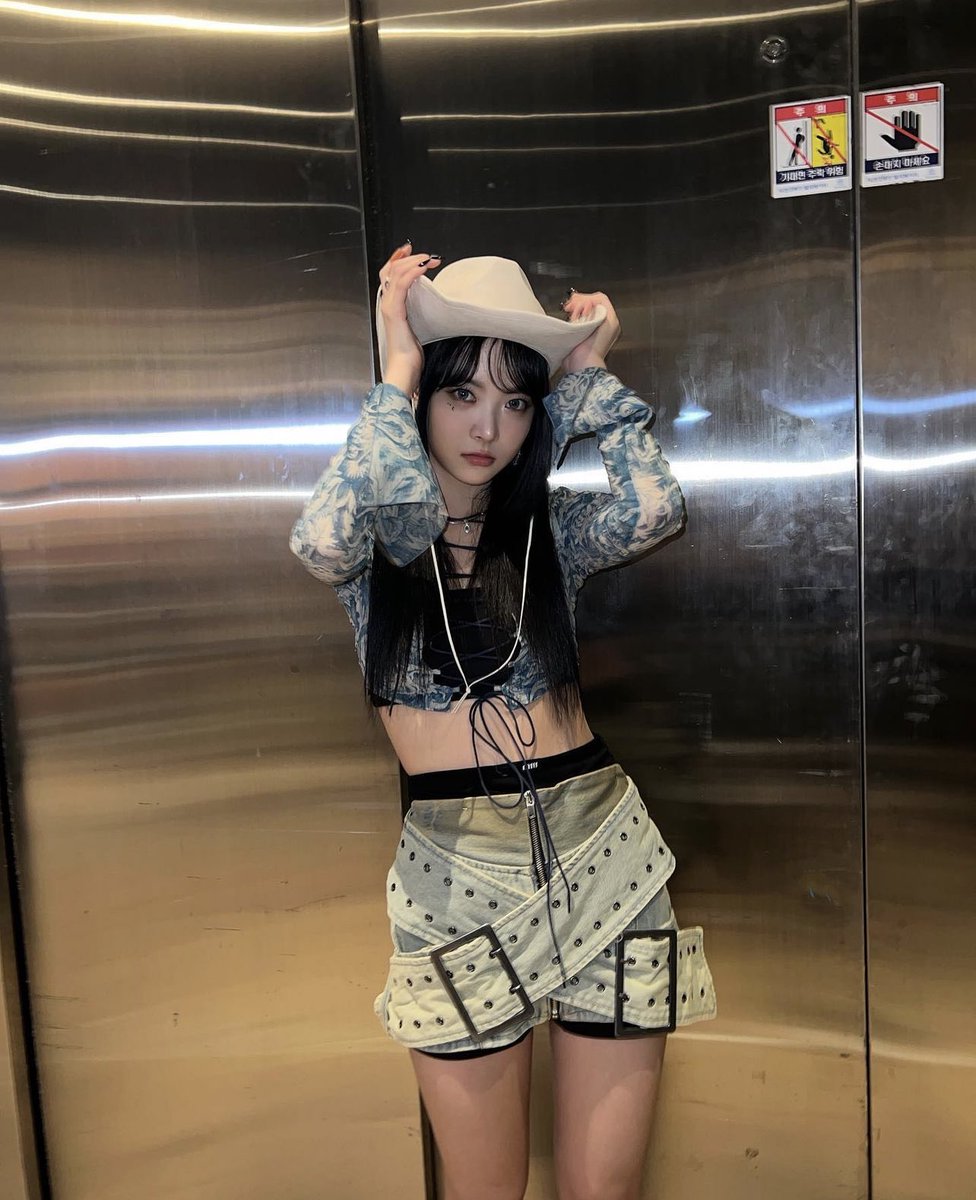 ✰. heaven just delivered you ‼️ the alluring looking beau as a reward for my physical appearance's wonderful attire and status as one of your favorite cowboy-looking girls. (ᐢ｡•༝•｡ᐢ)💬