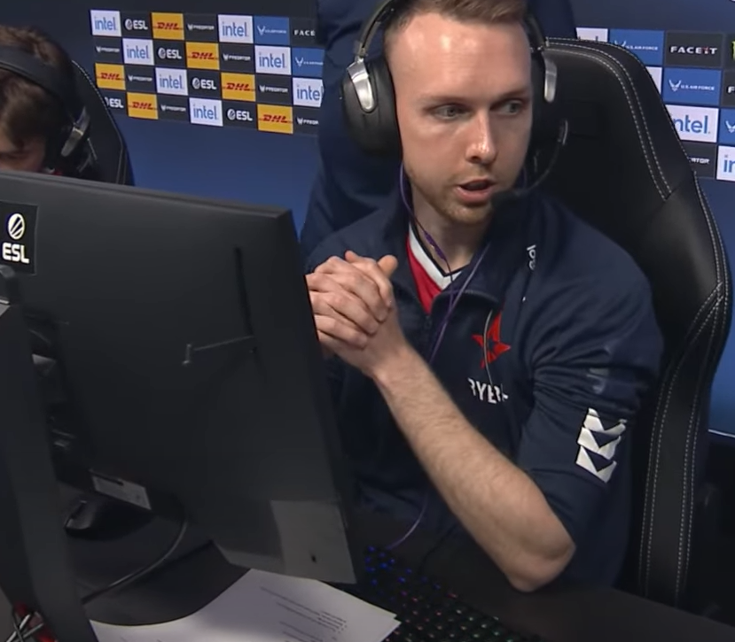 matus1919's tweet photo. @TeamRazer @mousesports @FROZENNcs Astralis gla1ve @ IEM Dallas with the deathadder v3 pro #RazerSpotAPro https://t.co/bWnCyH5byk