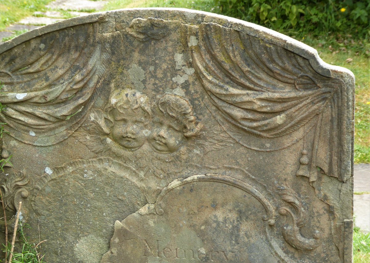 Curtains/drapery seemed to be very popular in Marshfield churchyard, South Gloucestershire.

Tassels too on the curtain tie-backs!   @Pericles494BC  #MonumentsMonday