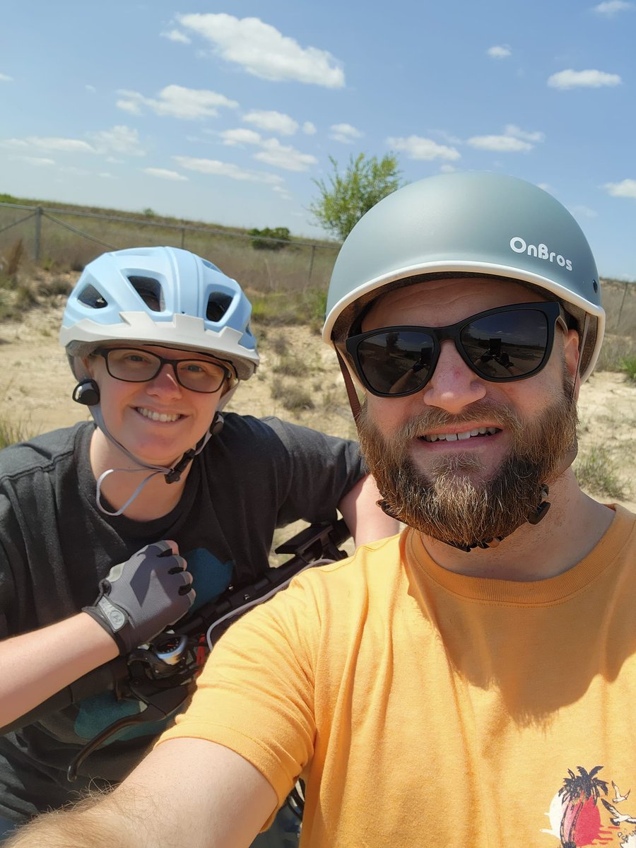 HipeakBike's tweet photo. Loving our new ebikes! HiPeak Elias for me, and Bona for my husband!😆😆😆 https://t.co/abnpPF0YS7