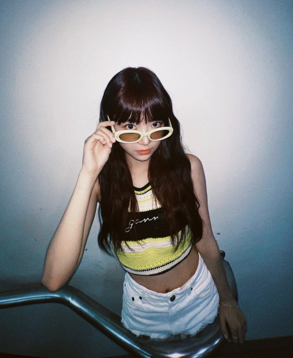 ☀️☁️ beep . . boOp¡! A different approach whimsy overload as my enticement that always captivates your weak sentiments surrounds you in all yellow apparel and eyewear. ₍⑅ᐢ.ˬ.ᐢ₎