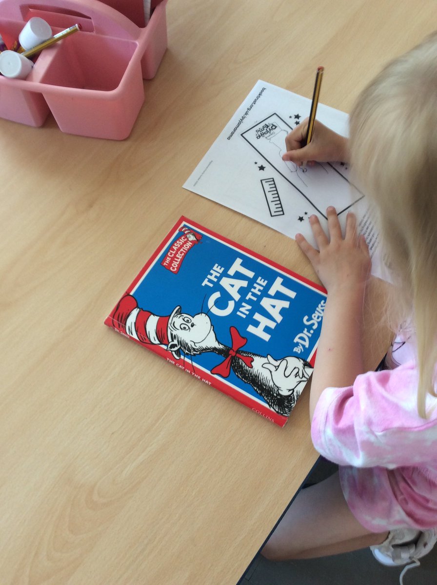 LancotSchool's tweet photo. Year 1 enjoying a range of reading activities during Pyjamarama Day #PyjamaramaDay #LoveReading https://t.co/qKUopeElvS