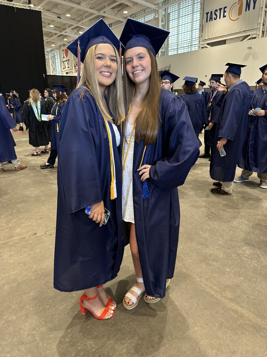 LHSLibrary1's tweet image. LHS Graduation 2023