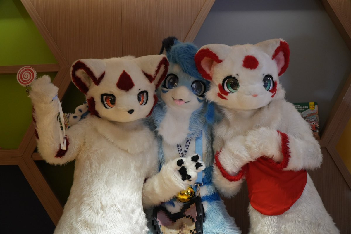 和妹妹一起玩～
<a href="/0baoer0/">宝儿</a> 
📷：柿子&amp;皮蛋&amp;西卡 Thanks so much!!