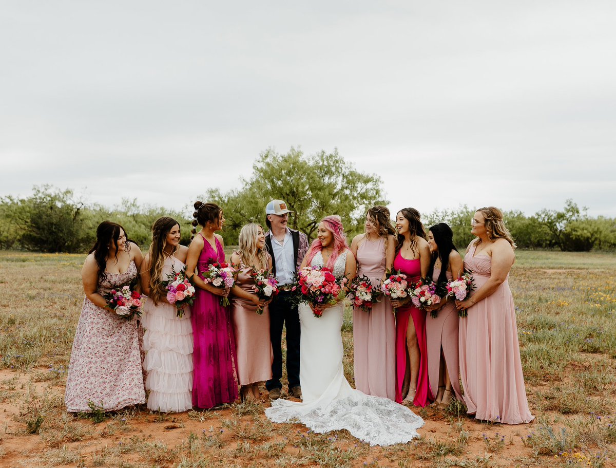 stokleyann's tweet photo. oh yeahhh twitter… i’m a wife💍👰🏼‍♀️🤍✨ https://t.co/m266Qd0ChJ