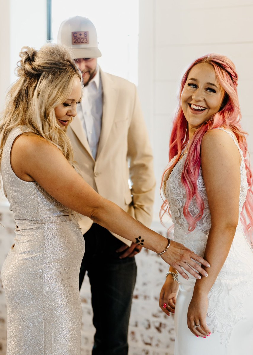 stokleyann's tweet photo. oh yeahhh twitter… i’m a wife💍👰🏼‍♀️🤍✨ https://t.co/m266Qd0ChJ