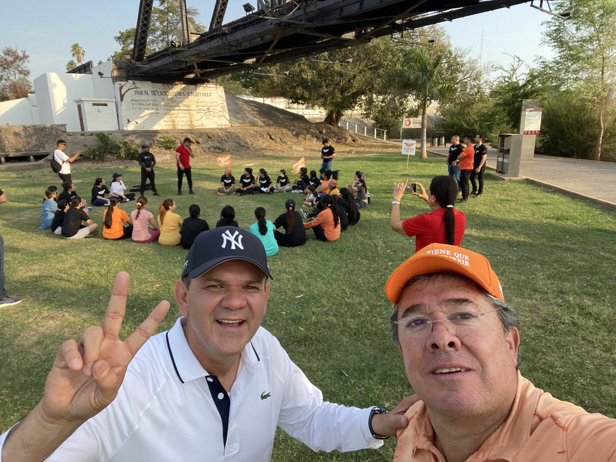 Hoy es el día naranja y como cada número 25 de cada mes; llevamos a cabo una actividad para hacer conciencia en erradicar la violencia en contra de las mujeres y el día de hoy contribuimos con el primer taller de defensa personal para ellas. Gracias al equipo de Cln. Felicidades