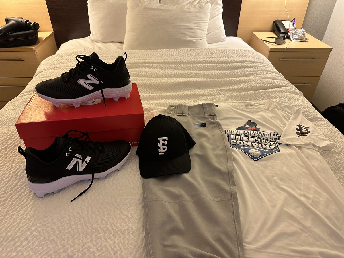 Gear Day!! Thank you @ftrstarsseries @_JeremyBooth @chriscapozzi5 @NB_Baseball @JkroegerJt @A_RamosCatching @ProBoundUSABall @nokidhungry #WeGotNow