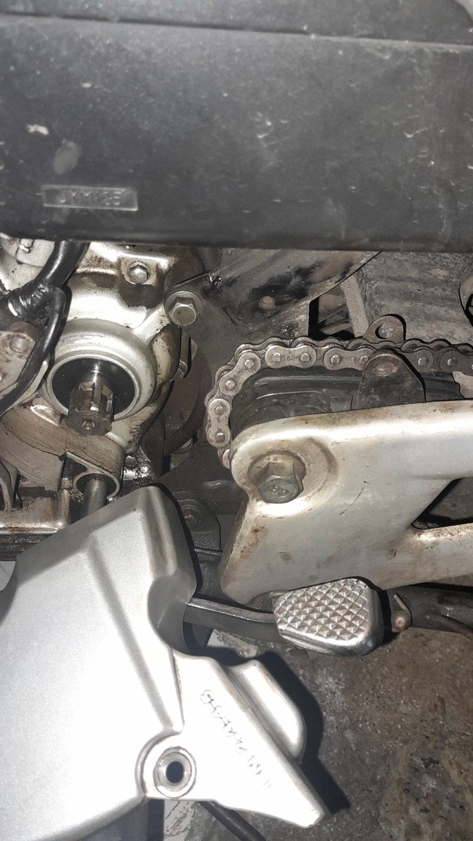 CharlieItcep's tweet image. Toca arreglar la moto